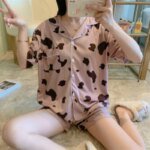 ⁦طقم ملابس نوم نسائي بطبعة جلد النمر ، ملابس نوم ، شورت بأكمام قصيرة ، بيجامة بطية صدر ، ملابس نوم كرتونية حلوة ، ملابس منزلية⁩ - الصورة ⁦4⁩
