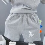 ملابس الصيف للطفل الأولاد 9 إلى 12 شهرا ديناصور مطبوعة بدوره إلى أسفل طوق تي شيرت بلايز والسراويل 2 قطعة مجموعة ملابس الرضع - الصورة 6